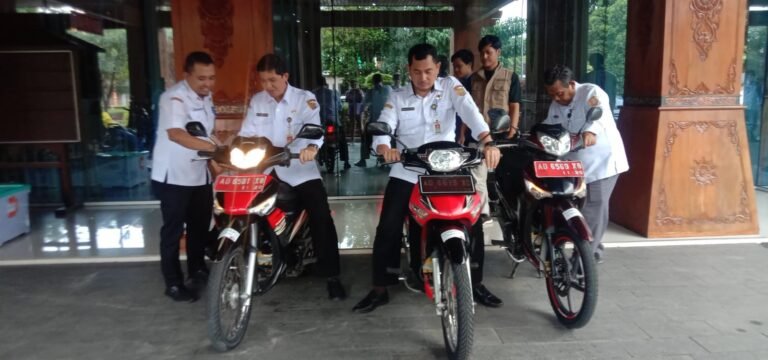 Pemkab Sukoharjo Gandeng FT UNS Lakukan Konversi Sepeda Motor Dinas ke Motor Listrik