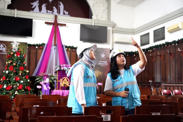 Senyum Fani Srikandi PLN, Jaga Cahaya Menyala Saat Perayaan Nataru