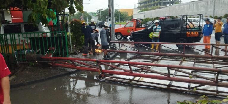 Hujan Angin Landa Solo Raya, Kampung Sekitar Proyek Simpang Joglo Kebanjiran, Puluhan Pohon Tumbang