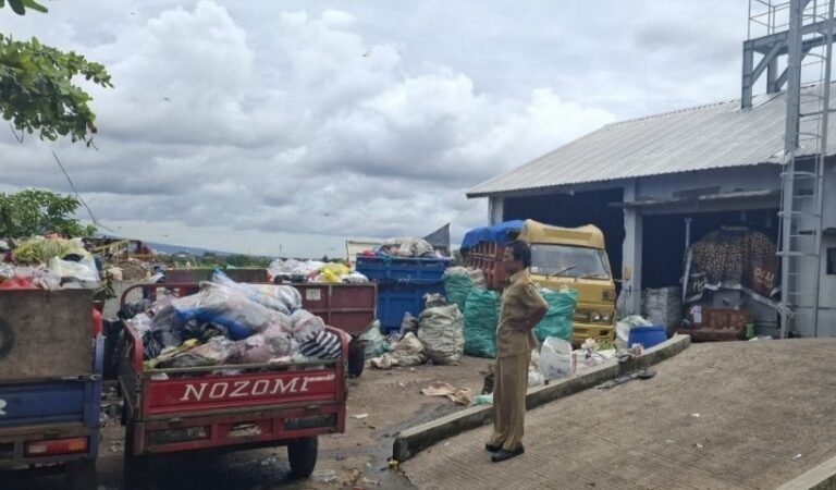Buntut Penutupan TPA Tanjungrejo Kudus, Sampah Menumpuk di Mana-mana 