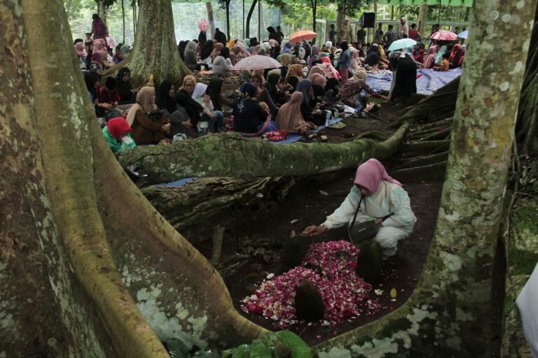 Tradisi Nyadran di Makam Sentono, Ngijo Gunungpati Semarang