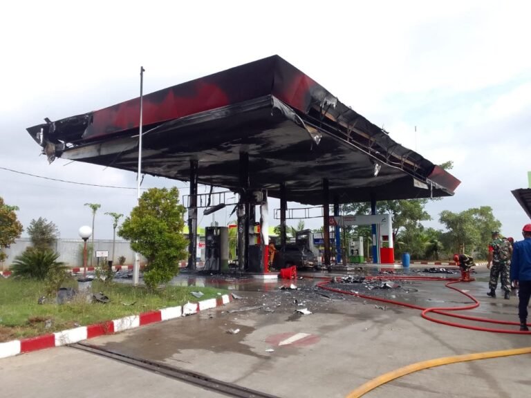 L300 Berisi Drum Meledak dan Membakar SPBU Cuplik Sukoharjo, Polisi Selidiki Penyebabnya