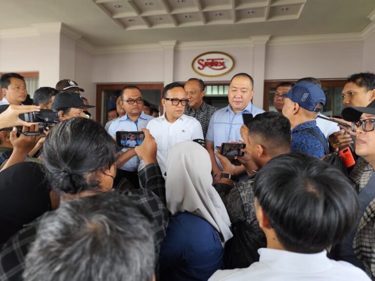 Tegaskan Tidak Ada PHK di Sritex, Wamenaker: Negara Upaya Memaksa Tidak Pailit