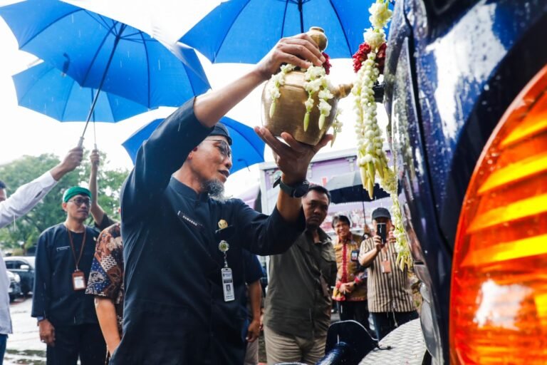 Terima Hibah 2 Truk Dari Kanwil BI, Pemprov Jateng jadikan Kendaraan Pengendali Inflasi