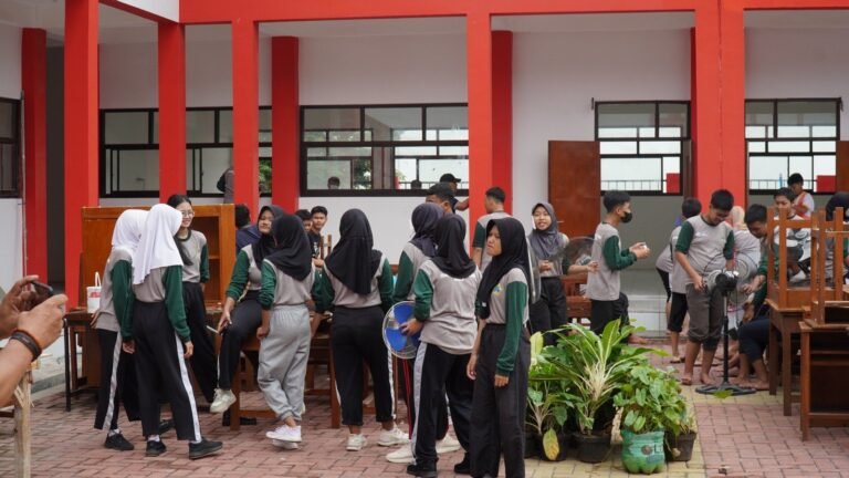 Akhirnya Siswa SMPN 16 Dipindah ke Gedung Baru, Pemindahan Dilakukan Bertahap