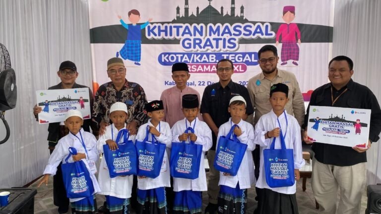 Karyawan XL Axiata Gelar Khitanan Massal di Banyumas dan Tegal