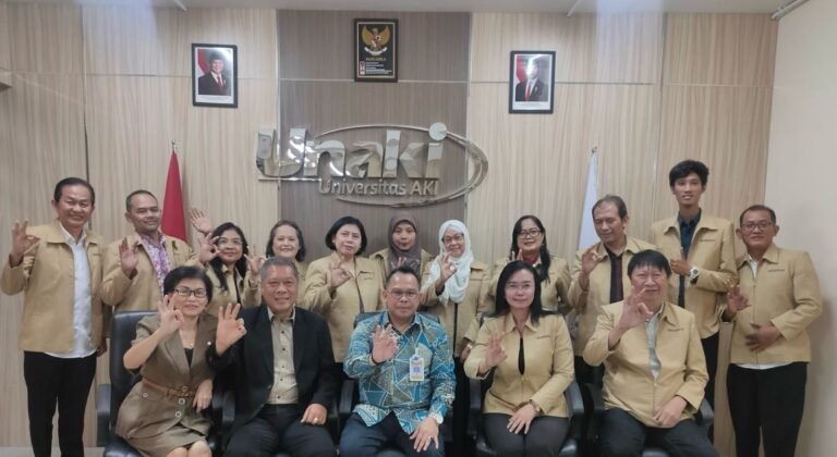 Penyerahan SK Guru Besar kepada Prof. Dr. Tri Purwani, S.E., M.M jadi Langkah Emas Bagi Unaki