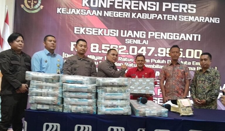 Kejari Kabupaten Semarang Serahkan Uang Hasil Korupsi Mantan Direktur PDAM Rp 8,5 Miliar ke Kas Daerah