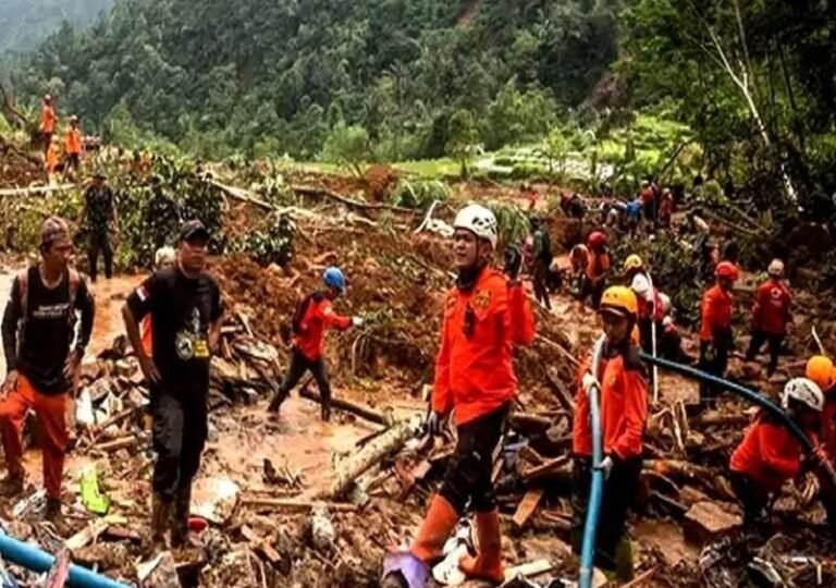 Prabowo Instruksikan Gerak Cepat Bantu Korban Bencana Pekalongan