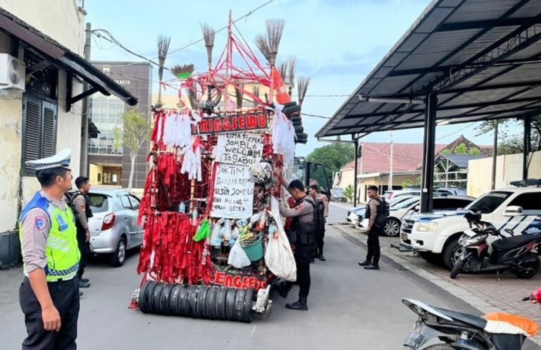 Minta Duit Secara Paksa Pengunjung SPBU Laweyan