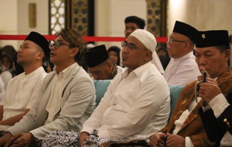 Tiba Tanah Air, Gus Yasin Langsung Menghadiri Acara di Masjid Raya Sheikh Zayed Solo
