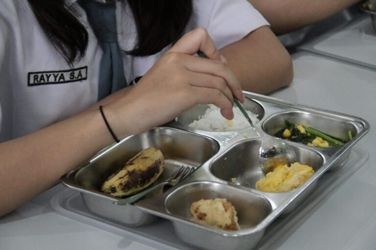 Mesum Disiang Bolong Pasangan Selingkuh Digrebek