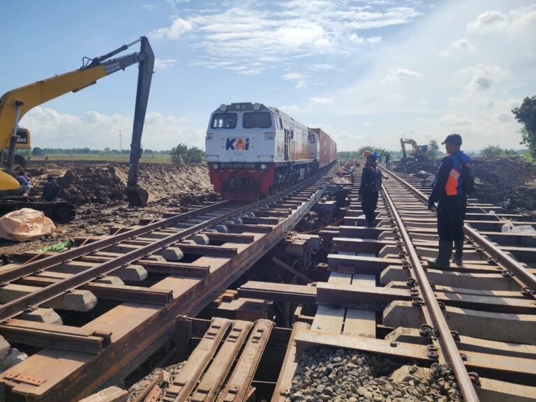 Dua Jalur Rel di Grobogan Sudah Dapat Dilalui, Perjalanan KA Kembali Normal