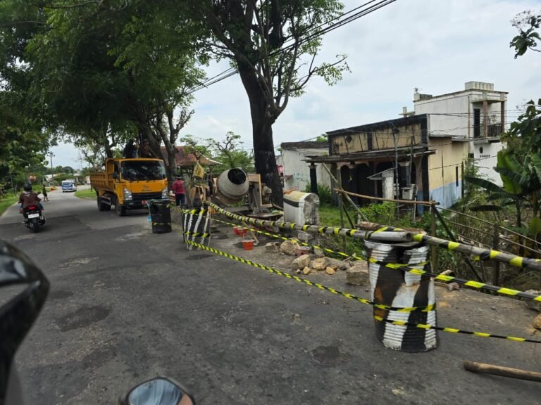 Pagar Jembatan di Gawan Roboh
