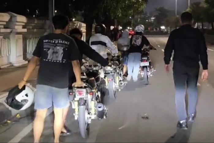 Pelaku Balap Liar di Beri Sanksi Tuntun Kendaraan Dari Tugu Muda Hingga Mako