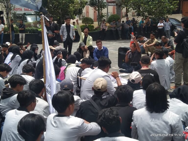 Ratusan Mahasiswa UIN Salatiga Demo Kebijakan Efisiensi