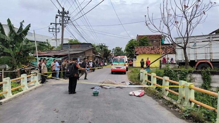 Dua Teknisi Jaringan Tewas Tersengat Listrik di Demak