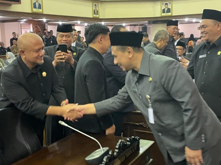 Hari Pertama Masuk Gubernuran, Banyak ASN Sumringah Lihat Gus Yasin “Comeback”
