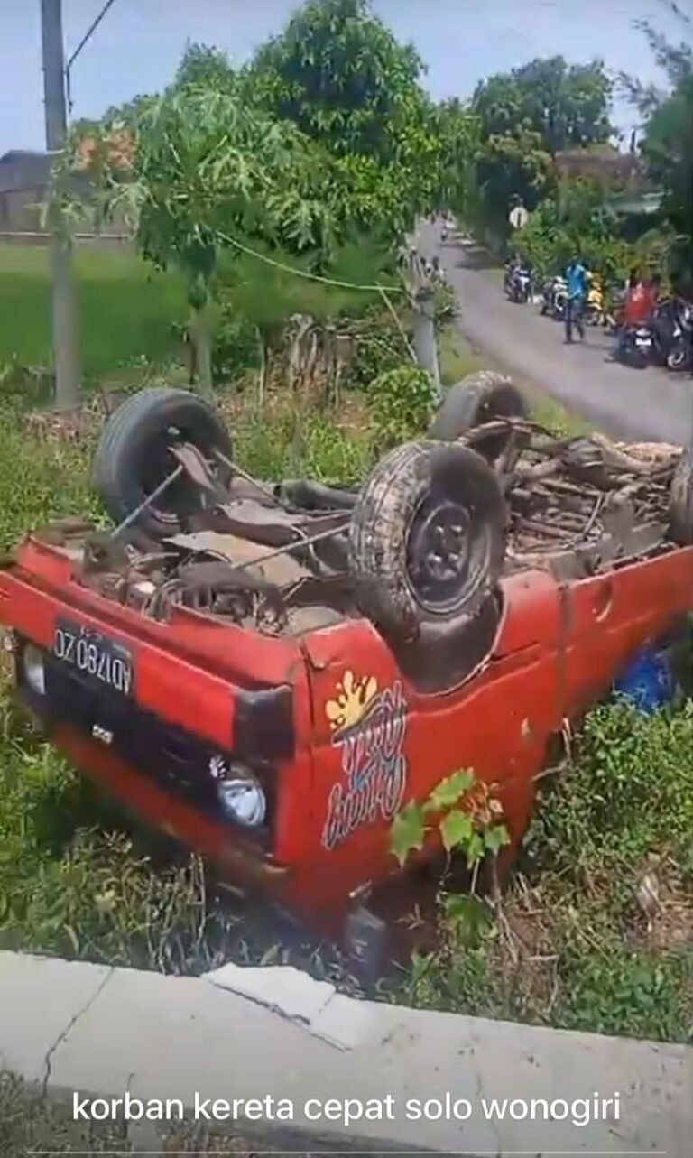 Pick Up Tertemper KA Batara Kresna di Perlintasan Sukoharjo, KAI Daop 6 Yogyakarta Imbau Masyarakat Disiplin