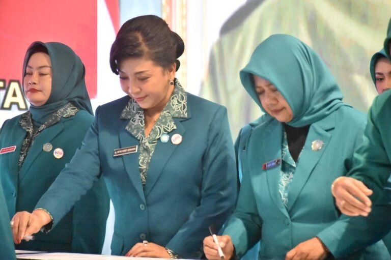 Retno Margiastuti  Dilantik Menjadi Ketua TP PKK Kota Salatiga