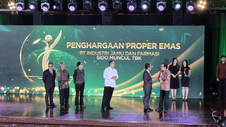 Sido Muncul Raih Penghargaan Proper Emas dan Green Leadership Utama