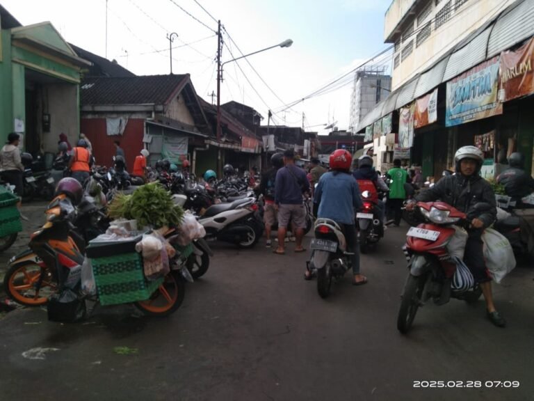 Harga Stabil, Warga Salatiga Padati Pasar untuk Persiapan Ramadhan