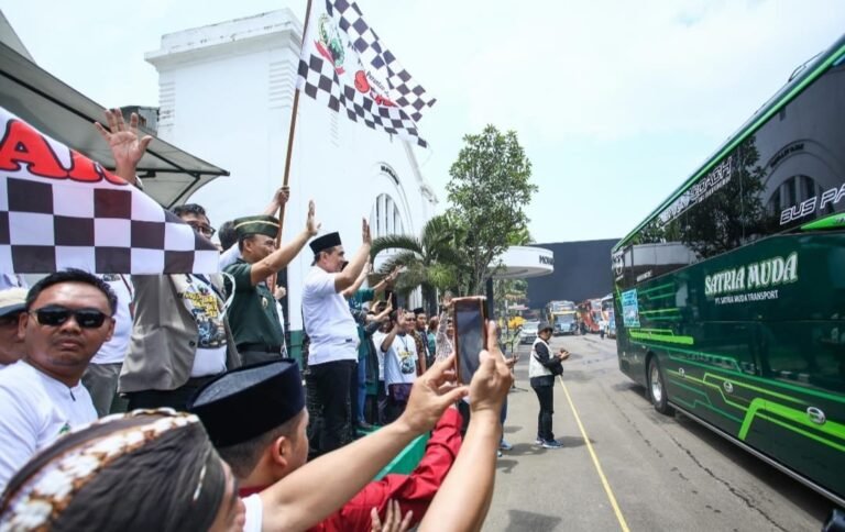 Wagub Jateng Lepas 1.200 Pemudik Gratis dari Bandung ke Jawa Tengah