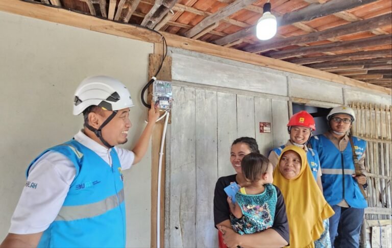 Warnai Ramadan, PLN Wujudkan Sambung Listrik Gratis
