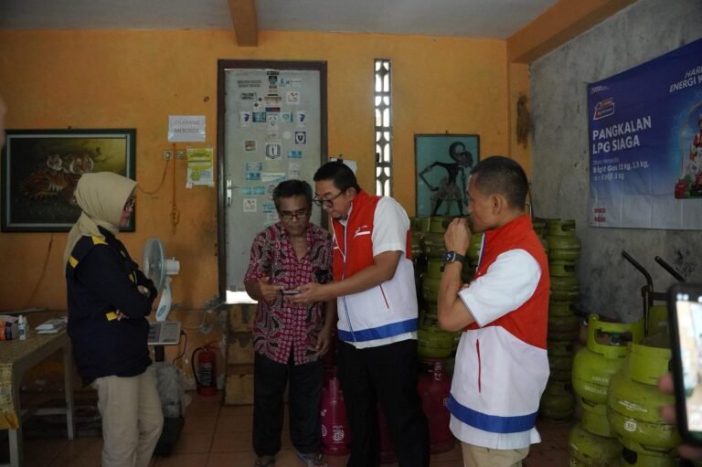 Dukung Menteri ESDM, Pertamina Patra Niaga dan BPH Migas Tinjau Pangkalan dan SPBE di Semarang