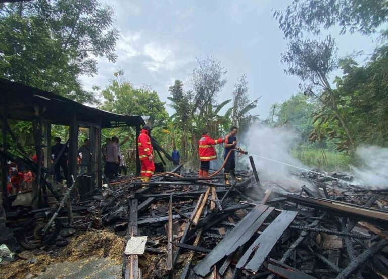Rumah Senadi Ludes Dilalap Api