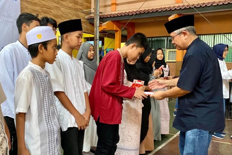 Alspero Buka Mulo Festival dengan Bagikan 100 Santunan kapada Siswa SMPN 2 Semarang