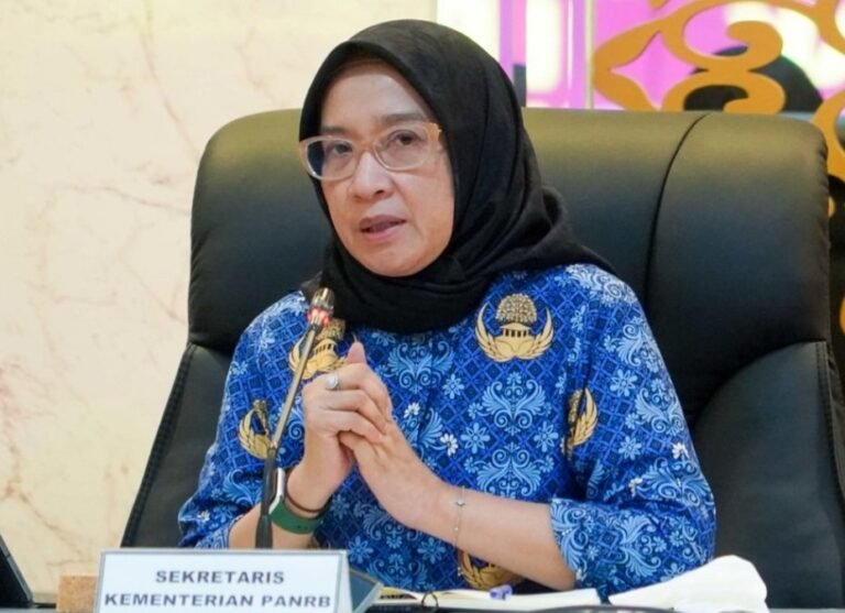 Siapa Rini Widyantini, Menteri yang Tunda Pelantikan CPNS dan PPPK? 
