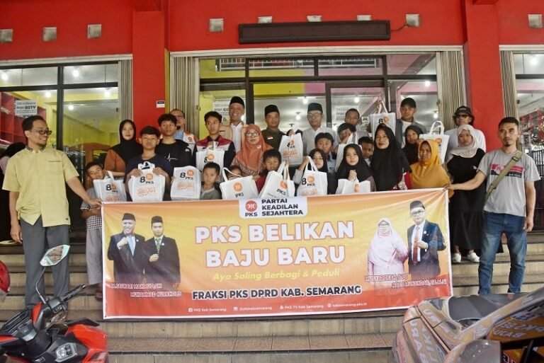 PKS Kabupaten Semarang Belikan Baju Baru, Ajak Anak Yatim Piatu-Duafa ke Toko