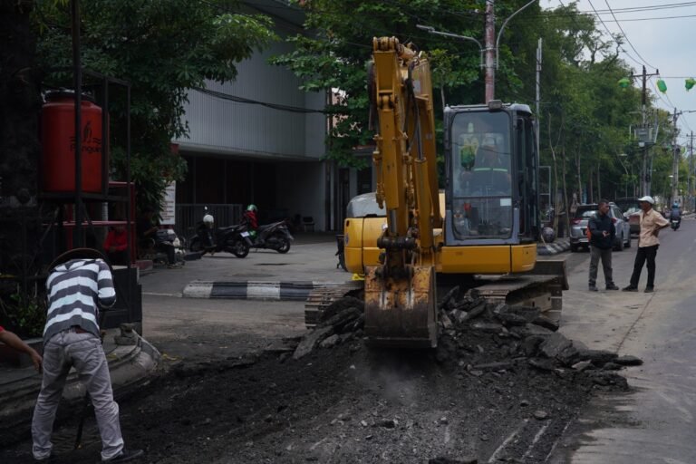 Dua Minggu Pasca Dilantik, Agustina Wali kota Semarang Gercep Tangani Keluhan Jalan Berlubang