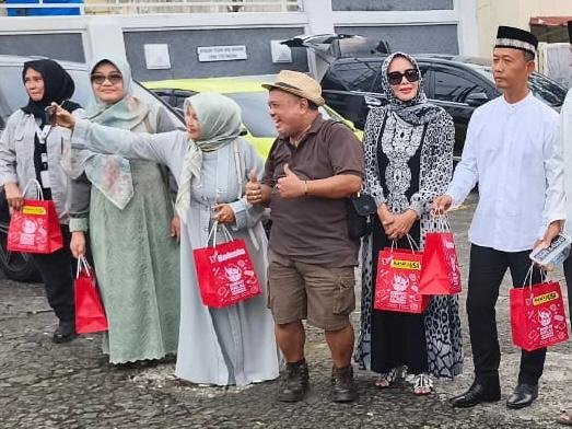 “Takjil, Fashion Show On The Street” Kreasi Sembari Berbagi Ramadan