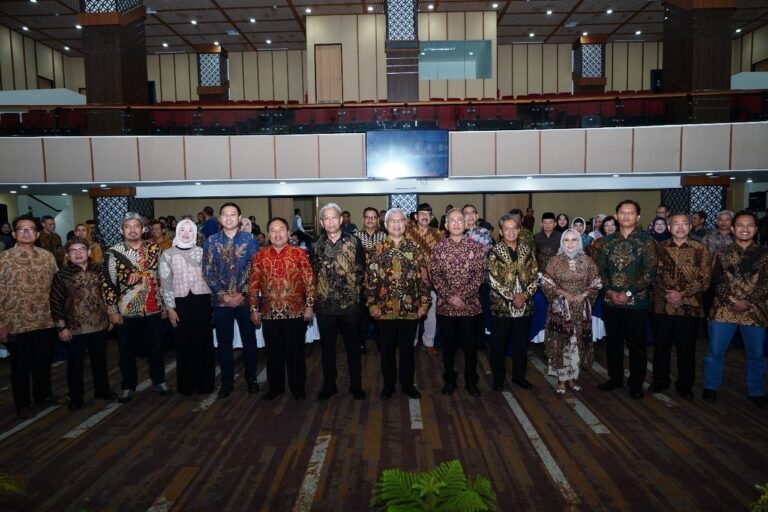 UNS Apresiasi Alumni UNS Berprestasi 2025, Ada Menteri dan Wamen