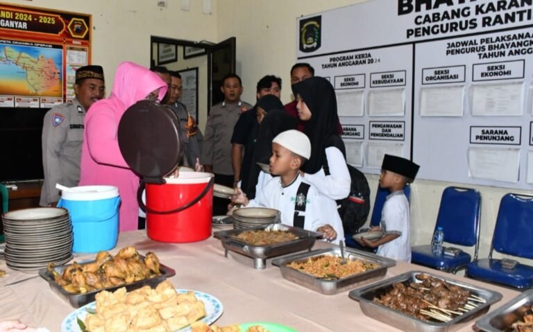 Polres Karanganyar Gelar Buka Puasa Bersama Anak Yatim Piatu