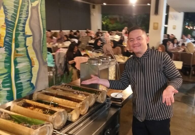 Kampung Wujil Ramadan Tarik Minat Ratusan Pengunjung Bukber