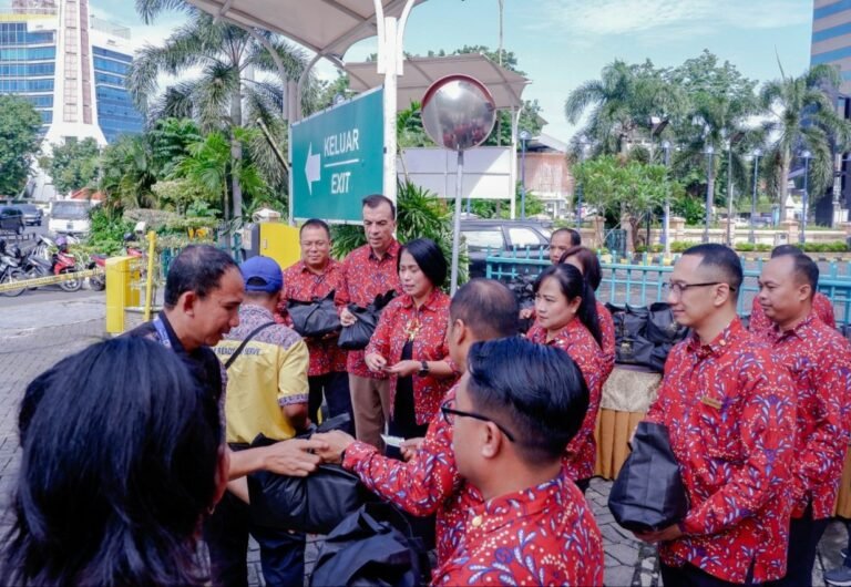 Hotel Ciputra Berbagi Kebahagian Bersama Penyapu Jalanan dan Marbot