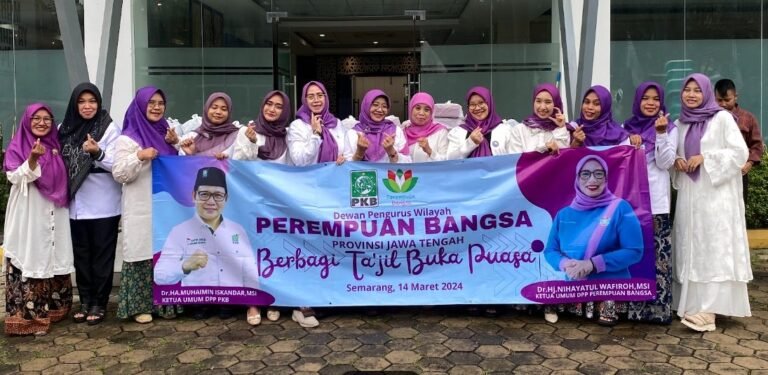 Perempuan Bangsa Jateng Bagikan 700 Paket Buka Puasa