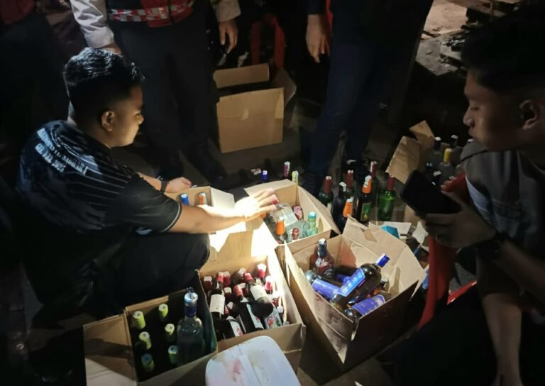 Lakukan Ops Pekat, Satsamapta Sita Ratusan Botol Miras Ilegal