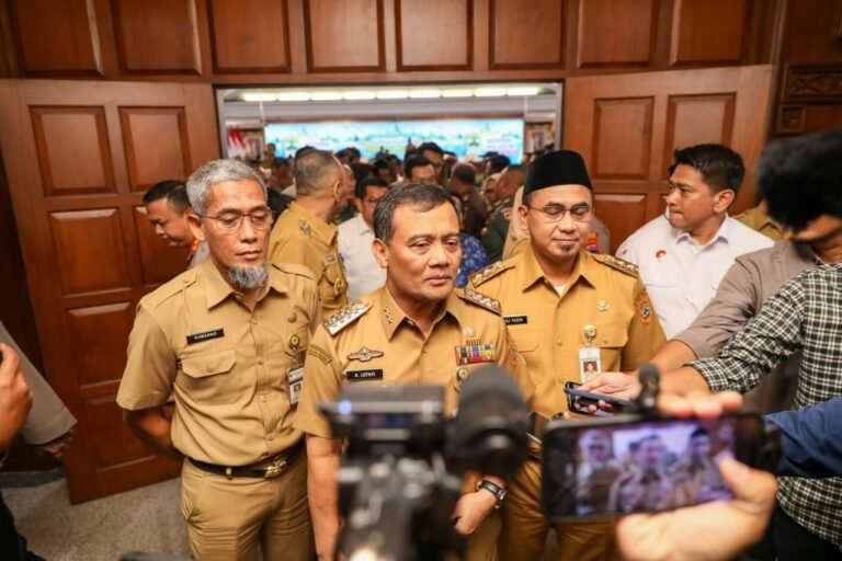 Gubernur Minta Personel TNI/Polri Dibekali Senjata Laras Panjang Saat Lebaran