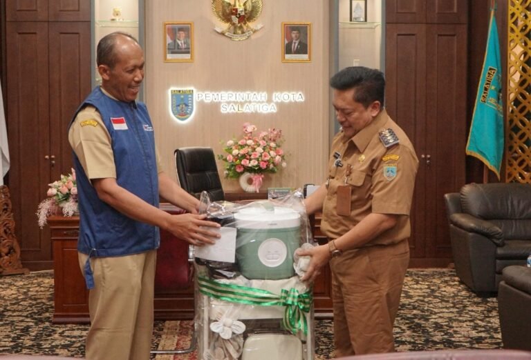 Wali Kota Salatiga Serahkan  Gratifikasi Ke Inspektorat