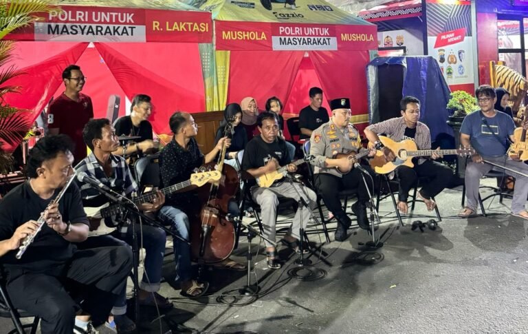 Live Music Meriahkan Pos Terpadu Wonogiri, Pemudik Terhibur di Tengah Arus Mudik Lebaran