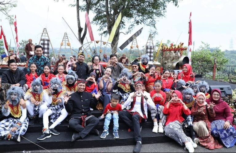 Hadiri Sesaji Rewanda, Agustina Wali Kota Semarang Galakkan Program Menanam Pohon