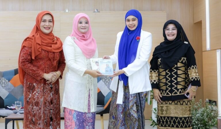 Tampil di Undip, Ning Nawal: Perempuan Tak Cukup Ilmu, Tapi Mesti Berbudi Pekerti Luhur