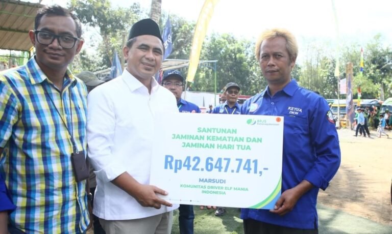 Wagub Jateng Serahkan Santunan Rp 56,6 juta kepada Ribuan Driver Elf di Magelang