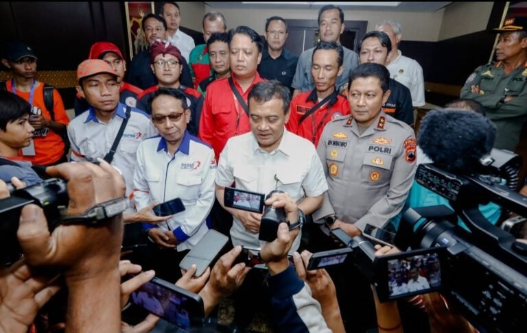Demo Buruh Jateng Malah Puji Gubernur Ahmad Luthfi 