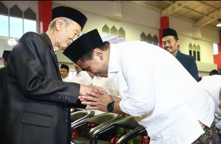 Gus Yasin Halalbihalal Ngumpulke Balung Pisah