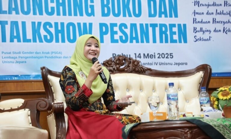 Buku Karya Ning Nawal Diapresiasi Civitas Akademika Unisnu dan Pengasuh Ponpes 
